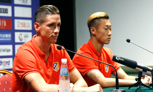Entrenamiento partido Shanghai SIPG - Atlético de Madrid. Fernando Torres y Xu Xin fueron los encargados de responder a los medios de comunicación